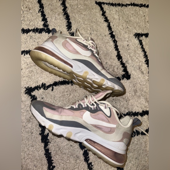 Nike Air Max 270 React - Picture 2 of 8